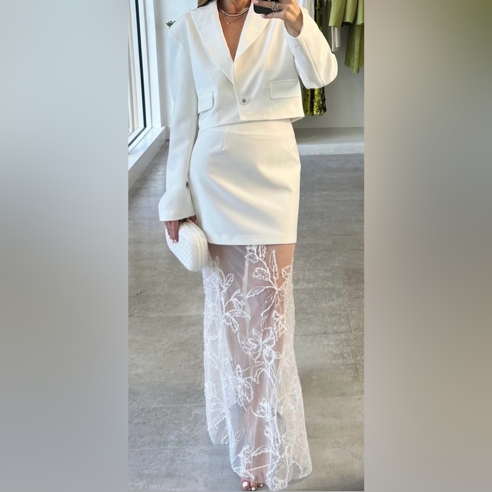 Chic White Lace Mini Skirt - Picture 2 of 2